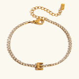 Pulsera Elegante de Oro con Letra en Burbuja