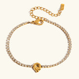 Pulsera Elegante de Oro con Letra en Burbuja