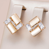 Elegantes pendientes geométricos con circonita en oro
