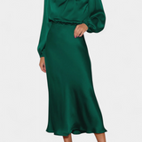 Marija-mekko, jossa korkea kaulus ja kukkakuvioita