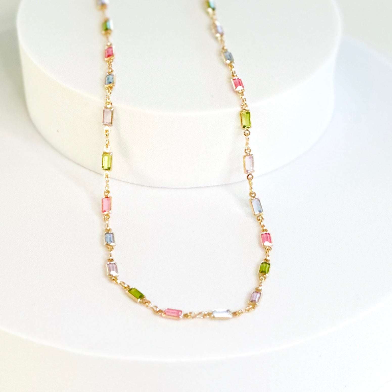 Collar Isabella con piedras CZ multicolores
